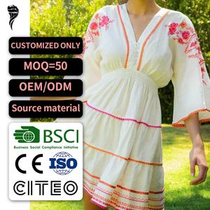Robe élégante en lin et coton, col en V, décontractée, brodée, manches courtes, mini-robe d'été pour femmes - Product Image 1