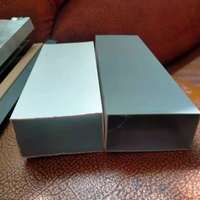 Tubes en aluminium extrudés creux carrés et rectangulaires personnalisés 6061 et 6063, polis pour une utilisation dans les tentes industrielles