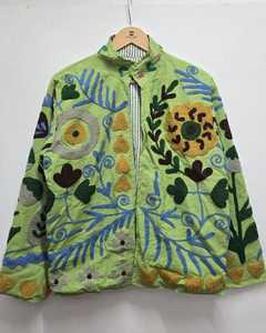 Veste florale brodée à la main en velours vert Suzani, style bohème, pour festival, exportateur et fabricant OEM Inde - Product Image 1