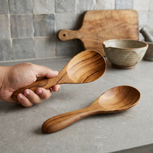 Cuillère en bois ergonomique artisanale de conception coréenne REHMAN CRAFT avec grain riche, capacité de 10 ml, vaisselle écologique - Product Image 1