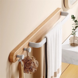 Toallero de estilo crema, sin perforaciones, para baño, de madera maciza, con barra colgante individual para almacenamiento de toallas. - Product Image 3