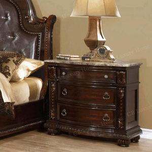 Ensemble de chambre d'hôtel haut de gamme en bois sculpté : Lit rembourré, coiffeuse en bois, tables de chevet et commode - Product Image 3