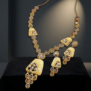 Conjunto de Joyería de Moda Tricolor al por Mayor, Collares de Latón Chapado en Oro de 3 Tonos, Collares Cortos Multitono y Juego de Pendientes - Product Image 3