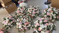Fournitures de fête, roses rouges artificielles, fausses pivoines, boules de fleurs roses, supports pour boules de fleurs, décorations de centre de table pour événements