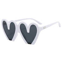 Lunettes de soleil en forme de cœur personnalisées; style fille douce, lunettes de soleil en forme de cœur, lunettes anti-ultraviolets.