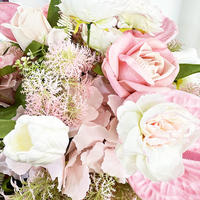 Romantischer Rosa-Weißer Künstlicher Blumenstrauß Gemischte Rosen Calla-Lilien Handgefertigt Hochwertige Simulation Hochzeitsarrangement