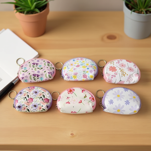 Portamonete a mezzaluna con motivo floreale 11,5x9 cm con portachiavi per donne e ragazze - Product Image 2