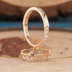 แหวนเพชรเครื่องประดับชั้นสูง ผสานการออกแบบเหนือกาลเวลาและความงามทันสมัยด้วยเพชรคุณภาพสูงที่คัดสรรมาอย่างพิถีพิถัน - Product Image 5