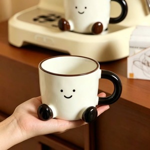 Tazza da Caffè in Ceramica Creativa con Faccina Sorridente, Simpatica Tazza per Bere Acqua con Piccole Piedeformi - Product Image 2