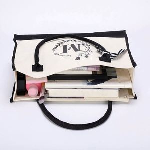 กระเป๋าผ้าแคนวาสปักอักษรย่อพร้อมกระเป๋าเครื่องสำอาง ชุดของขวัญวันแม่ วันเกิด  แบบกำหนดเองได้ - Product Image 2