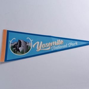Drapeaux triangulaires en feutre personnalisés - Accessoires non tissés pour le camping et les événements en plein air - Couleurs vives - Product Image 3