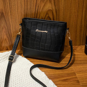 Nuevo Bolso Tipo Cubo de PU con Patrón de Cocodrilo para Mujer, Impermeable, Bandolera, con Diseño de Patchwork y Colores en Contraste - Product Image 6