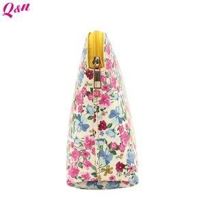 2025 Elegant Eco-Friendly <b>Large</b> <b>Capacity</b> Portable Makeup Organizer Canvas Canvas <b>Bag</b> Zipper Closure <b>Large</b> <b>Capacity</b> - Product Image 4