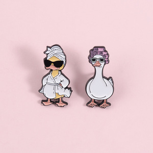 Broches et badges personnalisés en émail souple, motifs canard et oie mignons, pour spas, hôtels et boutiques de cadeaux, vente en gros - Product Image 1