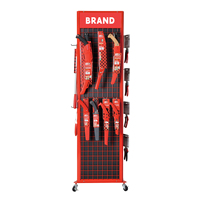 Présentoir sur pied personnalisé en métal rouge pour outils de jardinage, avec roues, pour scies et outils de taille.