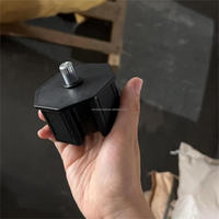 Bouchon de tube et embout utilisé pour le tube de store et le moteur tubulaire de stores romains
