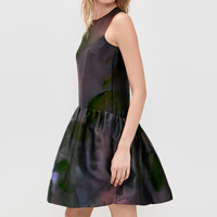 Robe mini sans manches en satin vert foncé, à volants, avec motif tie-dye naturel tissé, design personnalisé OEM Wisrise Fashion pour femme