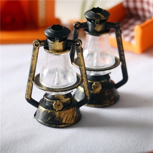 <span class=keywords><strong>Lampe</strong></span> à kérosène noire rétro 1:12 Maison de poupée Cadeau pour enfants Bébé Jouet <span class=keywords><strong>Mini</strong></span> meubles Jouets miniatures - Product Image 2