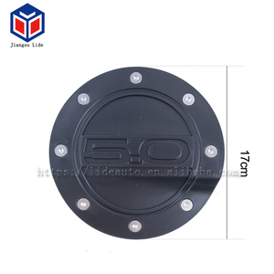 Couvercle noir de réservoir de carburant pour <span class=keywords><strong>Mustang</strong></span> <span class=keywords><strong>GT</strong></span>, 2 pièces, noir avec <span class=keywords><strong>Logo</strong></span> 5.0 pour modèles de 2015 à 2018 - Product Image 6