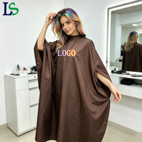 Cape de coiffure imperméable personnalisée avec logo pour femmes et hommes, couleur chocolat brun foncé, avec trous pour les bras, pour salon de coiffure