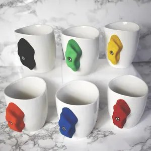 Creatieve Kleurrijke Bergbeklimmer Handvat Ontwerp Keramische Koffie Thee Mok Modern Custom Logo Handgemaakt Geschenk Porseleinen Espresso Cup