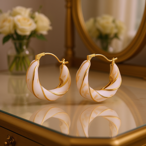 Pendientes de Aro Dorados E4792 con Incrustaciones de Concha, Diseño Geométrico Clásico para Mujer, Uso Diario - Product Image 2