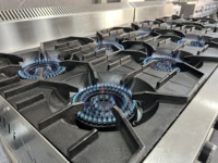 Peralatan Memasak Gas Komersial Tugas Berat 4-Tungku 2-Cincin Kompor Api Terbuka dengan Sistem Keamanan Terintegrasi