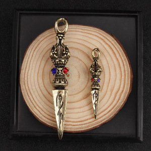 Colgante de Vajra de Latón, Implemento Ritual del Budismo Tibetano, Forma de Espiga, Engaste de Bisel, Ceremonia Religiosa, Joyería Unisex Coleccionable - Product Image 1