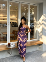 Robe longue en satin tie-dye asymétrique à épaules dénudées et manches évasées, coupe ajustée, idéale pour les soirées – Collection 2026, vente en gros