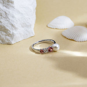 แหวนเพชรเม็ดกลมประดับมุกและพลอยสีชมพูทรงกลม ดีไซน์หรูหรา ทอง 18K รุ่น MSR-1635 จาก Messi Jewelry - Product Image 3