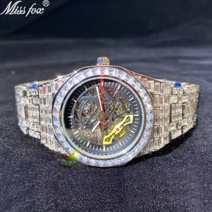 Montre de luxe pour hommes avec logo personnalisé, quartz haut de gamme, acier inoxydable, entièrement sertie de strass, montre de luxe pour hommes avec diamants incrustés - Product Image 3