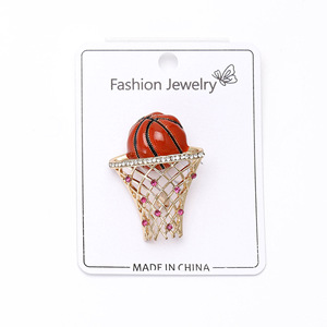 Broche évidée de <span class=keywords><strong>basket</strong></span>-ball en émail en alliage créatif <span class=keywords><strong>pour</strong></span> femmes et hommes costumes une épingle décorative <span class=keywords><strong>pour</strong></span> la poitrine - Product Image 4