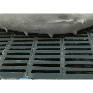 Nouvelle vente en gros d'usine Hengyin, grille de sol en fonte à haute capacité de charge pour élevage porcin, noire, garantie 1 an, 16,5 kg, dimensions 600x600mm - Product Image 4