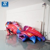 Décoration géante gonflable lumineuse à LED en forme de poisson arc-en-ciel de dessin animé pour scène, fête et événement commercial