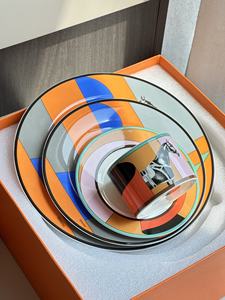 Meilleures ventes : Nouvel ensemble de 4 pièces nordiques écologiques de luxe en porcelaine fine, assiettes et tasses - Product Image 2