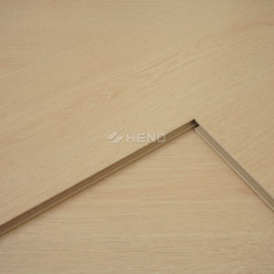 Suelo Laminado de Roble Blanco y Gris con Efecto Chevron AC3 AC4 AC5 de 8mm y 12mm, Fácil Instalación, Venta al Por Mayor - Product Image 1