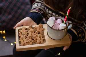 ชุดถาดและจานไม้ทำมือที่ยั่งยืน ผลิตจากไม้กระถินเทศและมะม่วงธรรมชาติ เหมาะสำหรับเสิร์ฟอาหารและของว่าง - Product Image 3