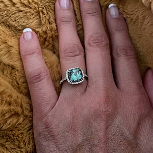 Bague de Fiançailles Vintage Émeraude Délicate pour Femme en Argent Sterling 925, Pierre Précieuse Taille Coussin, Bague de Promesse, Bijou Pierre de Naissance de Mai - Product Image 1