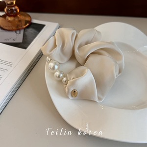 Élégant Design Couleur Unie Noir Rose Satin Tissu Perle Chouchous pour Cheveux Femme Accessoires Chouchous en Soie Satinée avec Perle - Product Image 5