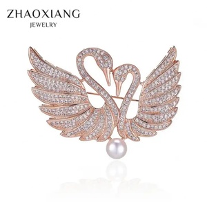 Broches Cygne pour Femme, Breloques Double Cygne Violet, Bijoux en Or Rose, Broche Personnalisée en Cristal, Vente en Gros - Product Image 3