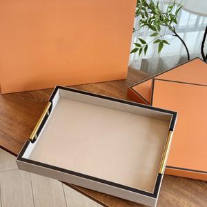 Plateau de rangement en bois écologique de haute qualité pour le service en chambre d'hôtel, idéal pour un cadeau de mariage - Product Image 3