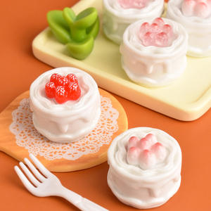 Mini Pastel <span class=keywords><strong>de</strong></span> Fresa, Juguete <span class=keywords><strong>de</strong></span> Comida en Miniatura, Postre <span class=keywords><strong>de</strong></span> Resina, Accesorios para Manualidades, Adornos Creativos para Escritorio - Product Image 2