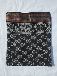 ผ้าพันคอ ผ้าปาเรโอ และผ้าซารองลายใบไม้ ทำมือจากอินเดีย พิมพ์ลายบนผ้าฝ้าย สำหรับชุดชายหาดสุดเก๋ของผู้หญิง - ผู้จัดจำหน่ายขายส่ง - Product Image 3