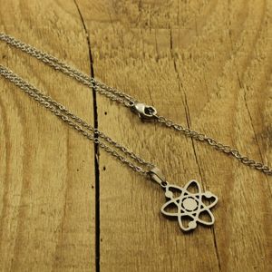 À la mode en acier inoxydable 316L atome collier atome pendentif <span class=keywords><strong>chimie</strong></span> collier étanche <span class=keywords><strong>physique</strong></span> bijoux scientifique <span class=keywords><strong>cadeau</strong></span> - Product Image 1