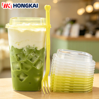Op maat bedrukte 24 oz 32 oz wegwerp vierkante pp hard plastic bekers met deksel en vork voor matcha, limonade, fruitsap en dranken