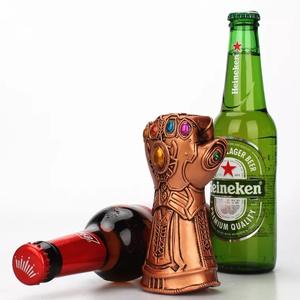 Abridor de botellas 3D de <span class=keywords><strong>Thanos</strong></span> de Los Vengadores, forma de <span class=keywords><strong>guante</strong></span> realista, abridor de botellas, abridor de cerveza - Product Image 1