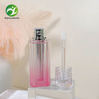 Tube de brillant à lèvres rond entièrement transparent avec bouchon à vis et surface sérigraphiée pour l'emballage cosmétique de rouges à lèvres et de fards à joues