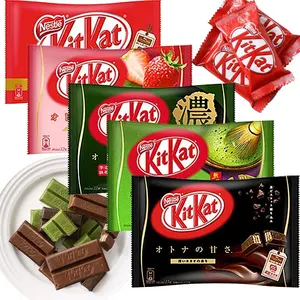 Japón KitKat Chocolates dulces Bocadillos exóticos con fresa Matcha Sabor a chocolate negro Compuesto sólido Oblea Galleta
