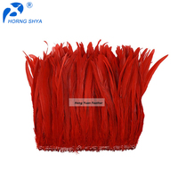 Plume de coq de queue teinte en jaune de 40-45 cm pour l'artisanat, le bricolage, les costumes, la chapellerie, les accessoires de chapeau, les fêtes, les carnavals, les décorations de mariage