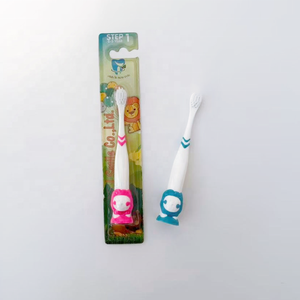 <span class=keywords><strong>Brosse</strong></span> <span class=keywords><strong>à</strong></span> <span class=keywords><strong>dents</strong></span> en nylon souple au charbon de bois Wisdom Baby avec poignée motif visage de fille pour usage domestique, production en gros - Product Image 6